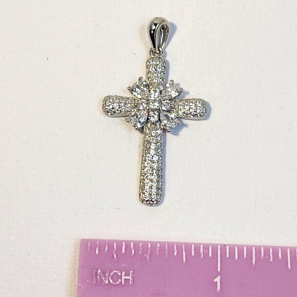 NIB 925 White Diamond Simulant Pave 2.00cts Silver Cross Pendant - Picture 9 of 12